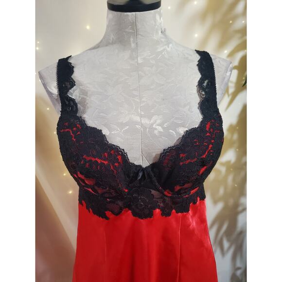 Victoria's Secret Red and Black Lace Chemise - Picture 5 of 12